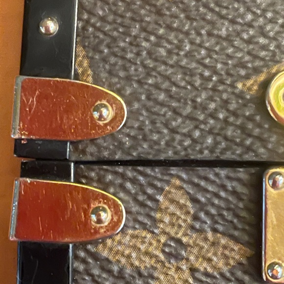 LOUIS VUITTON
Monogram Canvas Eye Trunk iPhone 7 Plus Cover/Case - Picture 3 of 15